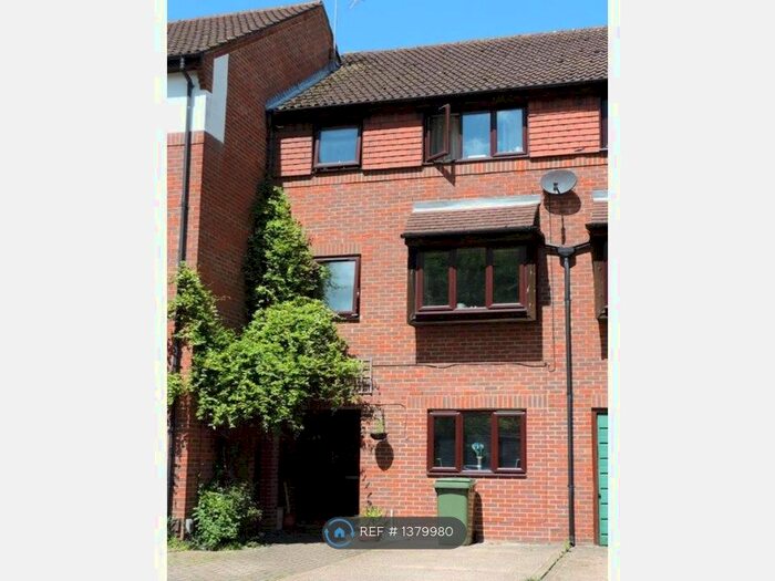 6 Bedroom Terraced House To Rent In Honeysuckle Close, Winchester, SO22