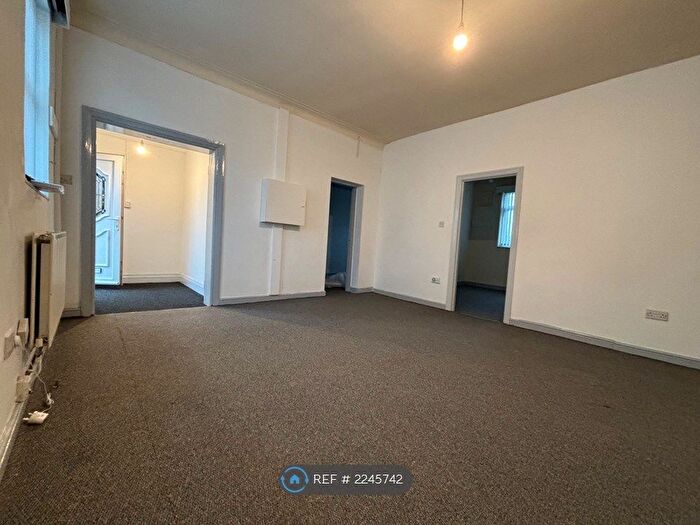 4 Bedroom Bungalow To Rent In Eastham Way, Salford, M38