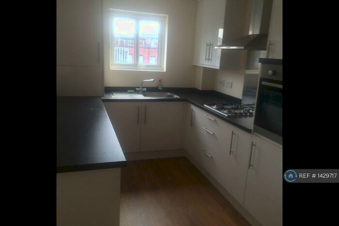 2 Bedroom Flat To Rent In Leicester Court, Preston, PR1