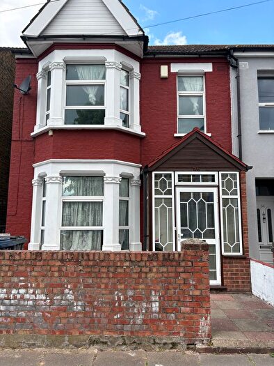 3 Bedroom End Of Terrace House To Rent In Abbotts Road, Southall, UB1