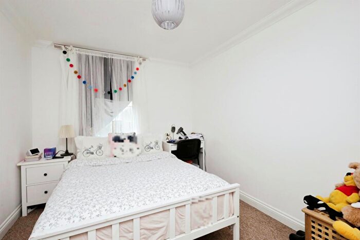 4 Bedroom Flat For Sale In Cornfield Terrace, Eastbourne, BN21