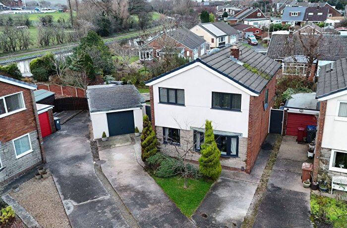 4 Bedroom Detached House For Sale In Hollies Close, Blackburn, BB2