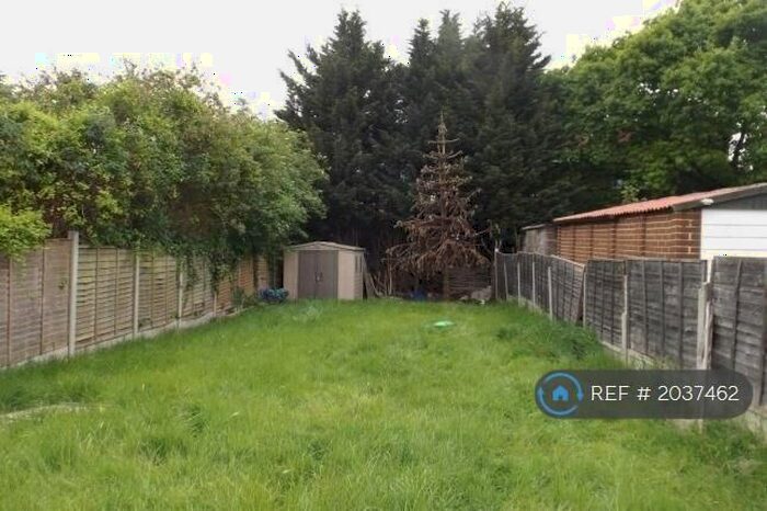 3 Bedroom Semi-Detached House To Rent In Manfordway, London, IG7