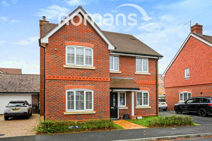 4 Bedroom Detached House To Rent In Phillips Close, Cavendish Park, RG41