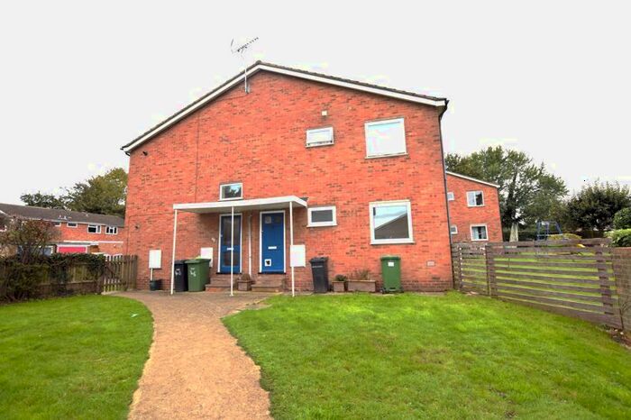 2 Bedroom Flat To Rent In Parliament Road, Thame, OX9