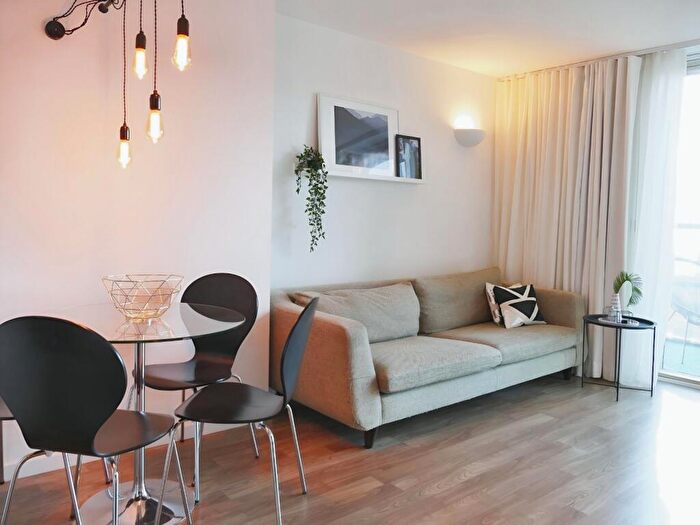 2 Bedroom Flat To Rent In West Point, Wellington Street, Leeds, West Yorkshire, LS1