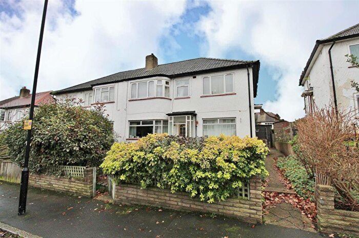 3 Bedroom Flat To Rent In Redesdale Gardens, Isleworth, TW7