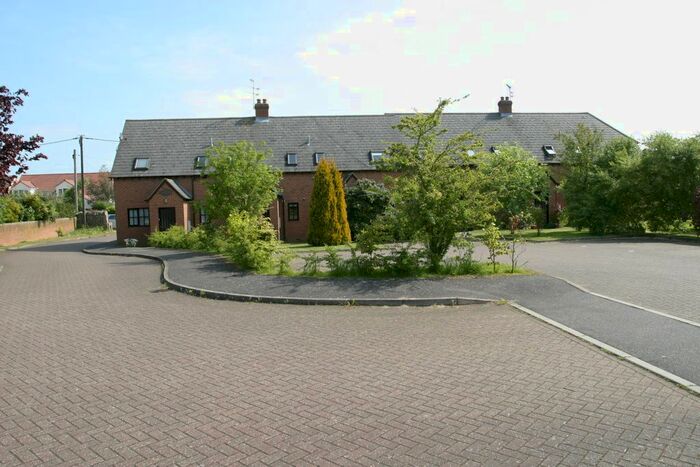 2 Bedroom Flat To Rent In Poplars Close, Stone, Buckinghamshire, HP17
