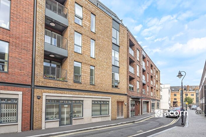 2 Bedroom Flat To Rent In Lamb Walk, London, SE1