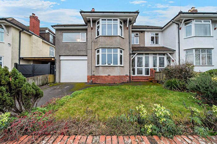 4 Bedroom Semi Detached House For Sale In Horse Shoe Drive, Stoke Bishop, Bristol, BS9