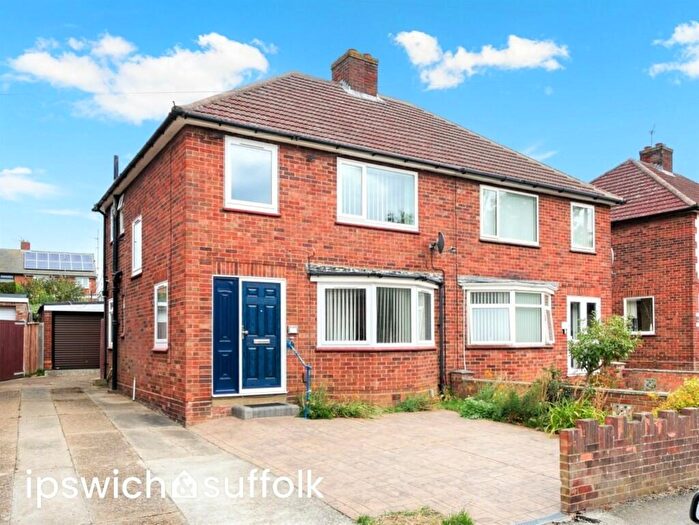 3 Bedroom Semi-Detached House For Sale In Chesterfield Drive, Ipswich, IP1