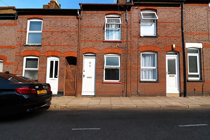 2 Bedroom Terraced House For Sale In Ashton Road, Luton, LU1