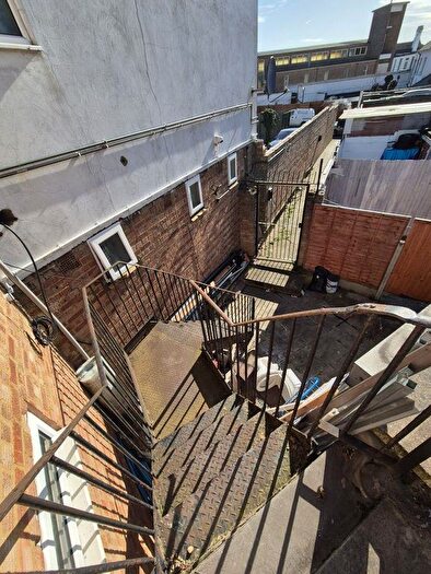 2 Bedroom Flat To Rent In West Green Road, Turnpike Lane, London, N15