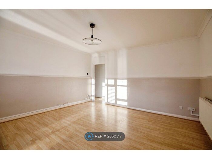 2 Bedroom Flat To Rent In Bexley Road, London, SE9