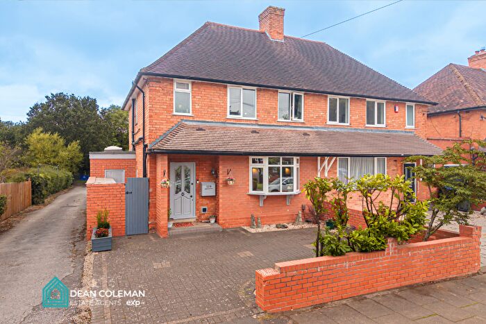 3 Bedroom Semi-Detached House For Sale In Heath Road, Bournville, B30
