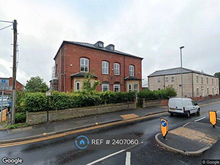 2 Bedroom Flat To Rent In Oldham Road, Oldham, OL2