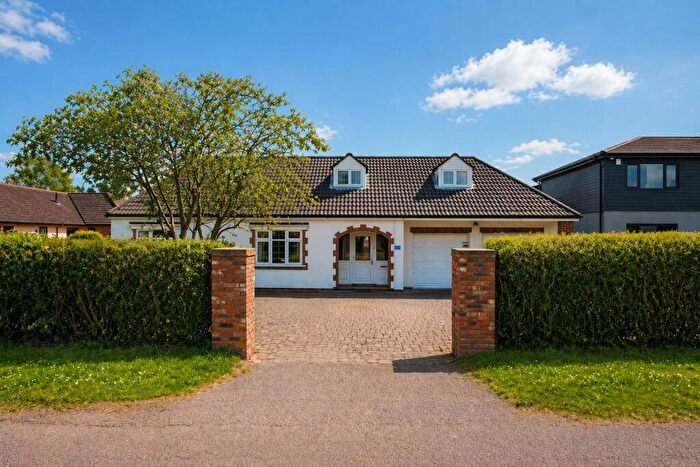 5 Bedroom Detached Bungalow For Sale In Avenue Road, Rushden, NN10