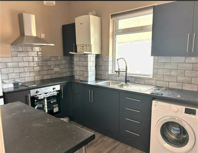 2 Bedroom Flat To Rent In Edmund Road, Southsea, Hampshire, PO4