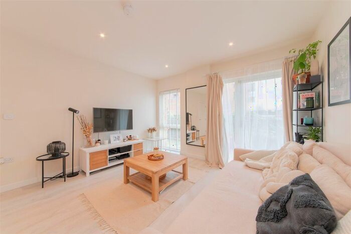 1 Bedroom Flat For Sale In Bittacy Hill, Mill Hill, London, NW7