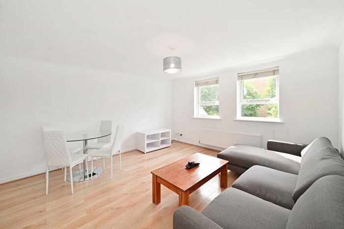 2 Bedroom Flat To Rent In Schooner Close, London, E14