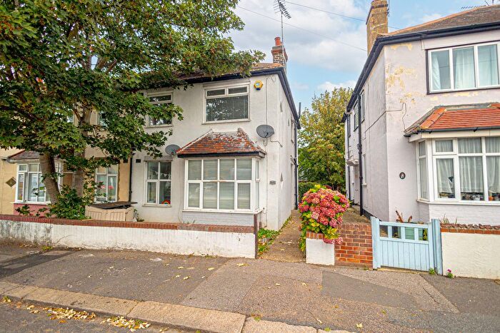 2 Bedroom Flat To Rent In Maldon Road, Southend-On-Sea, SS2