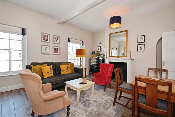 2 Bedroom Flat For Sale In Matlock Street, Bakewell, DE45