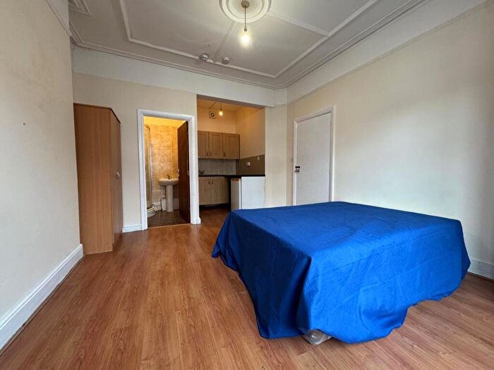 Studio To Rent In Broxholm Road, London, SE27