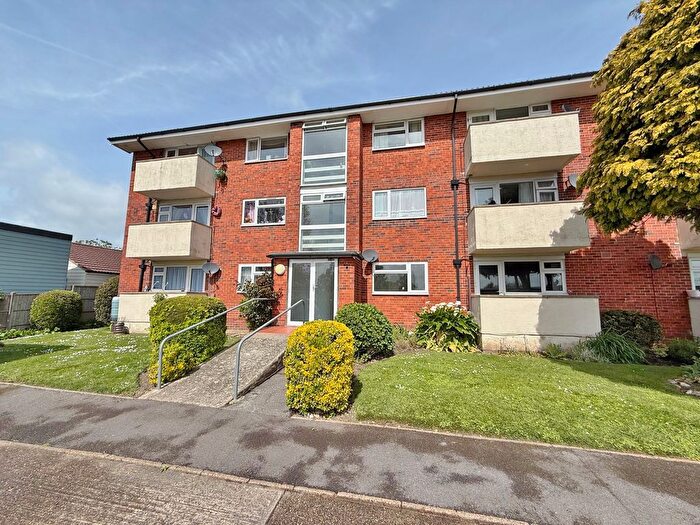 2 Bedroom Flat For Sale In East Lodge Park, Farlington, Portsmouth, PO6