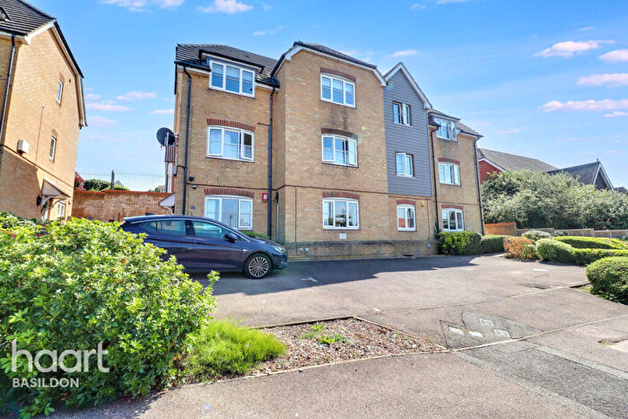 2 Bedroom Maisonette For Sale In Basildon Road, Basildon, SS15