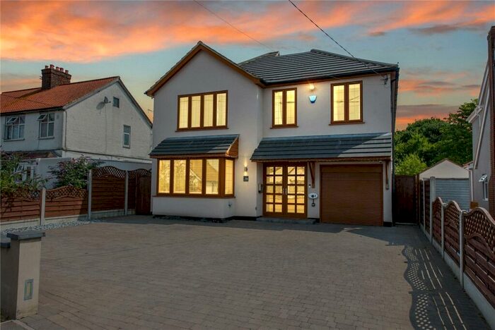 5 Bedroom Detached House To Rent In Swan Lane, Runwell, Essex, SS11
