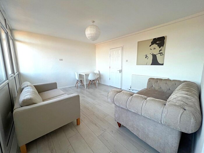 3 Bedroom Maisonette To Rent In Ramsey Street, Bethnal Green, E2