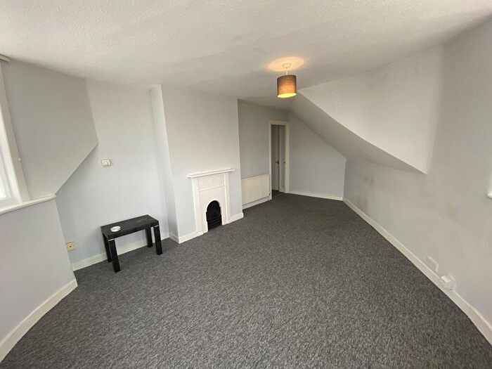 1 Bedroom Flat To Rent In Flat F, George Lane, South Woodford, E18