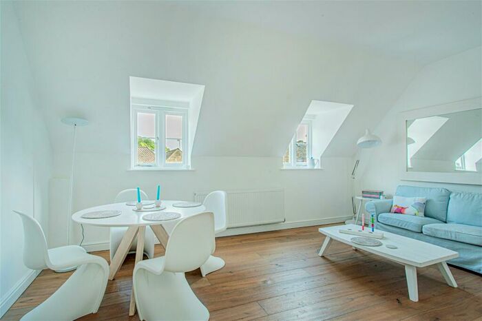 2 Bedroom Apartment For Sale In Tetbury Town Centre, GL8