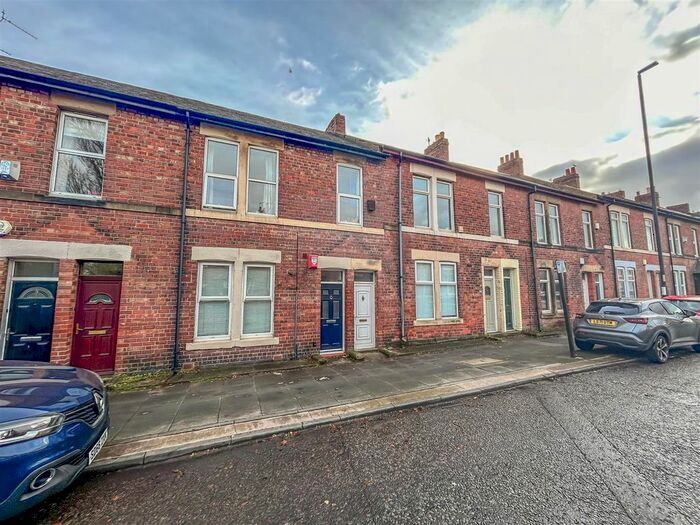 2 Bedroom Flat To Rent In Salters Road, Gosforth, Newcastle Upon Tyne, NE3