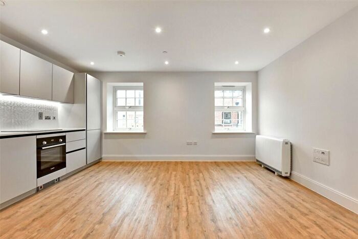 1 Bedroom Flat To Rent In Memorial Avenue, Slough, SL1