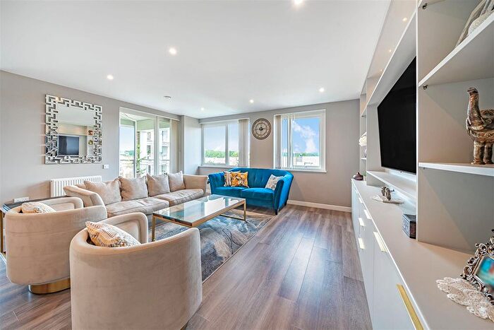 3 Bedroom Flat To Rent In Medawar Drive, Mill Hill, London, NW7