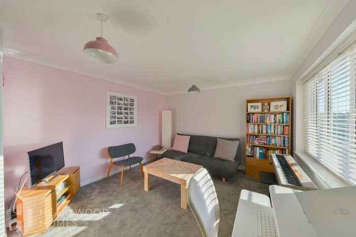 1 Bedroom Flat For Sale In Oakwood Road, Bricket Wood, St. Albans, AL2