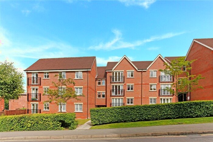 2 Bedroom Flat To Rent In Eothen Close, Caterham, CR3