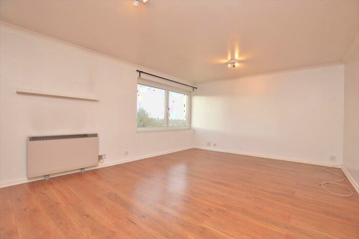 3 Bedroom Flat To Rent In Avenue Road London, SE20