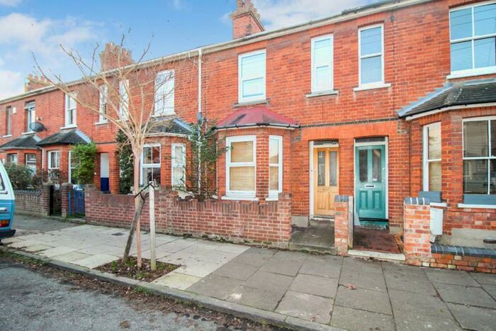 3 Bedroom Cluster House To Rent In Dudley Street, Bedford, MK40