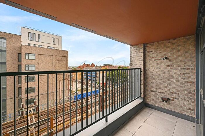 2 Bedroom Flat To Rent In Caroline Street, Limehouse, E1