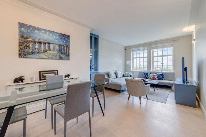 3 Bedroom Flat To Rent In Hillside Court, Finchley Road, NW3