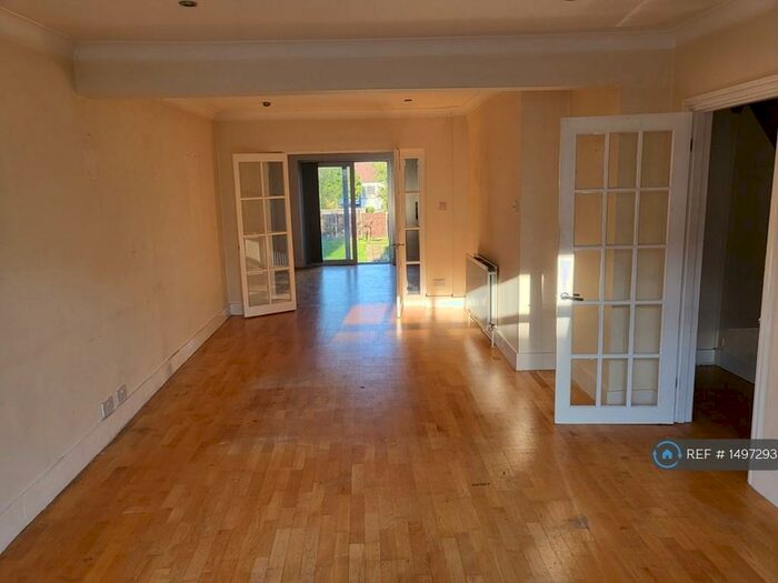 4 Bedroom Semi-Detached House To Rent In Arnold Road, Gravesend, DA12