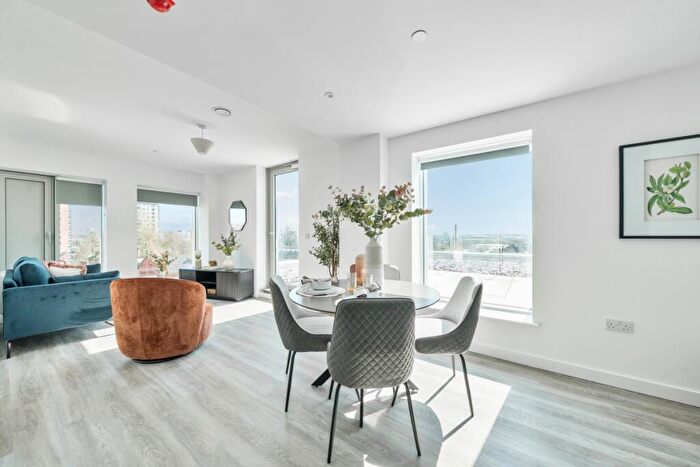 3 Bedroom Apartment To Rent In Church Street Place Manchester, M30