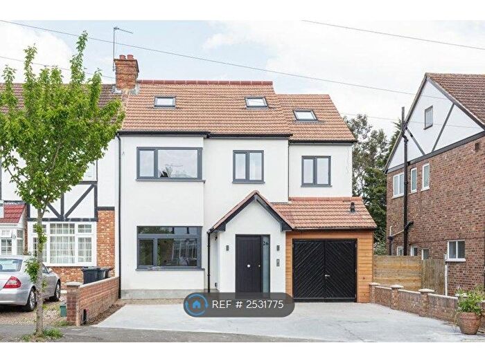 Studio To Rent In Harewood Road, Isleworth, TW7