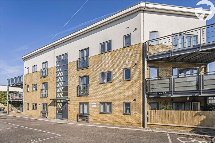 1 Bedroom Flat For Sale In Courtyard Mews, Greenhithe, Kent, DA9
