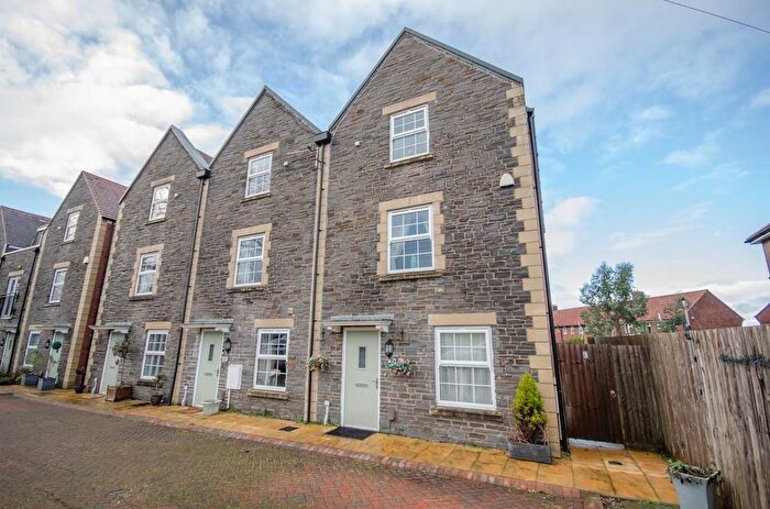 4 Bedroom End Terrace House For Sale In Richmond Grove, Mangotsfield, Bristol, BS16