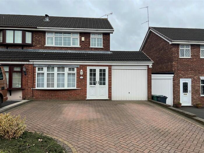 3 Bedroom Property To Rent In Dursley Close, Willenhall, WV12