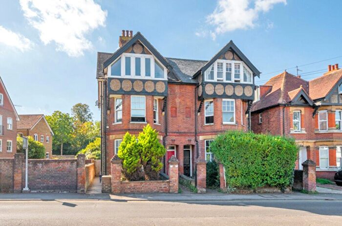 1 Bedroom Maisonette For Sale In York Road, Guildford, Surrey, GU1