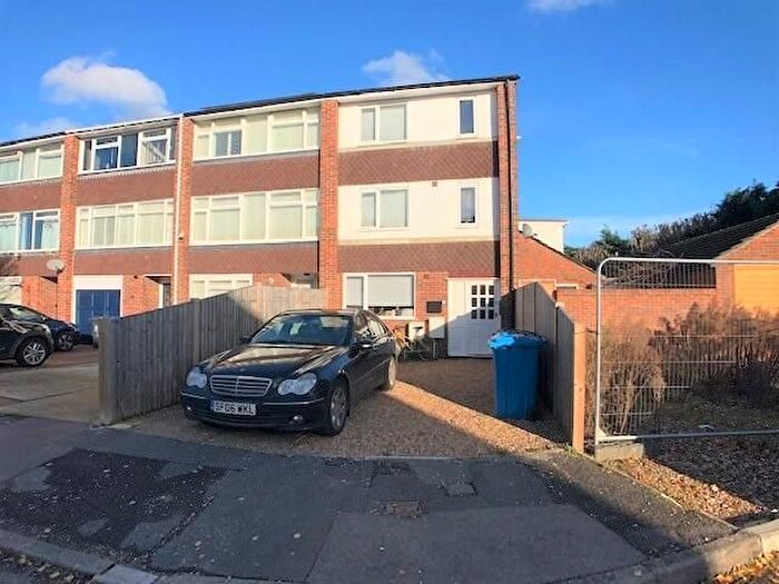 Studio To Rent In Windsor, Berkshire, SL4